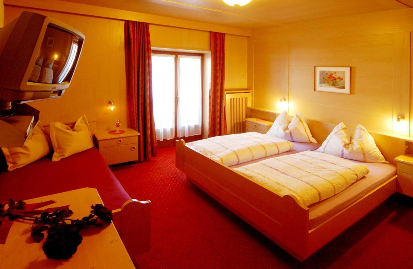Garni Waldfrieden Hotel Кастелрото Екстериор снимка