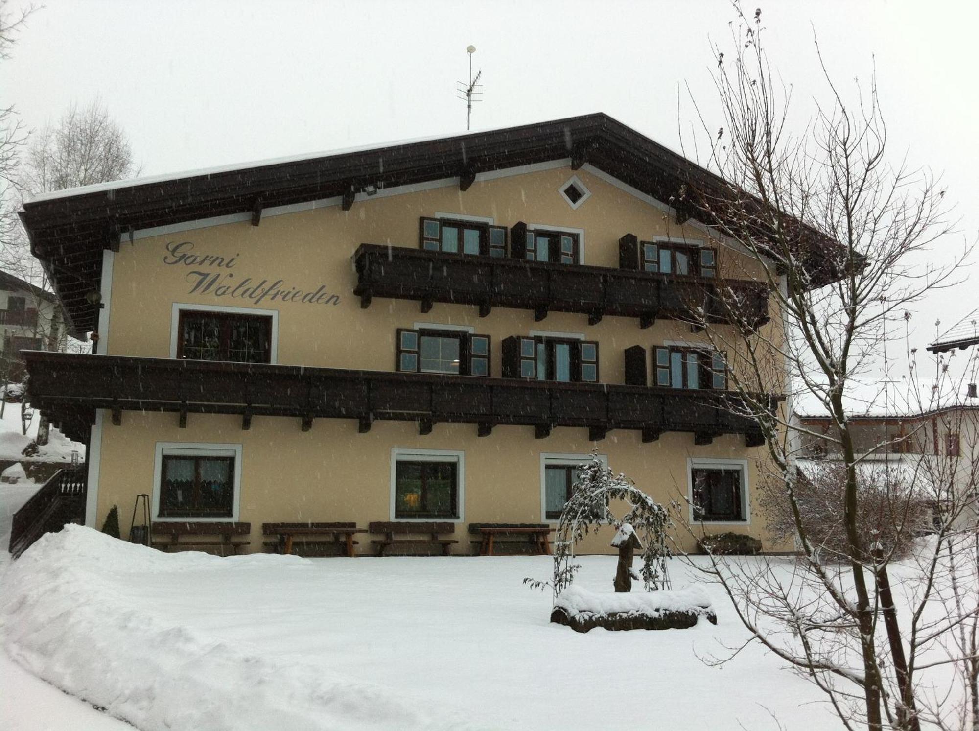 Garni Waldfrieden Hotel Кастелрото Екстериор снимка