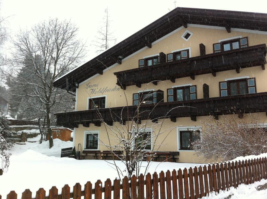 Garni Waldfrieden Hotel Кастелрото Екстериор снимка
